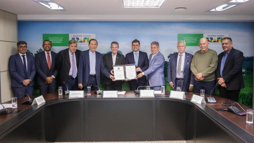 Foto da matéria: Ministro André de Paula assina portaria que institui o Programa de Integração Produtiva e Logística Brasil-Bolívia-Pacífico